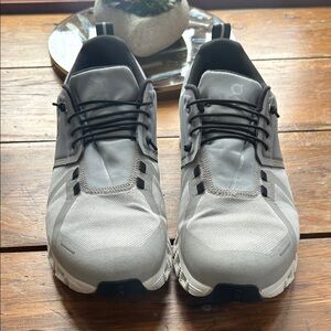Woman’s waterproof ON cloud sneaker